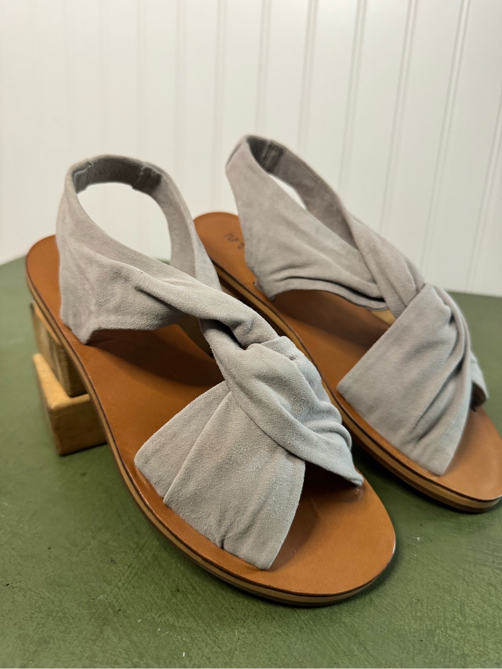 NWT 10 Crosby Derek Lam PELL Twist-Top Sandals in Soft Grey Suede